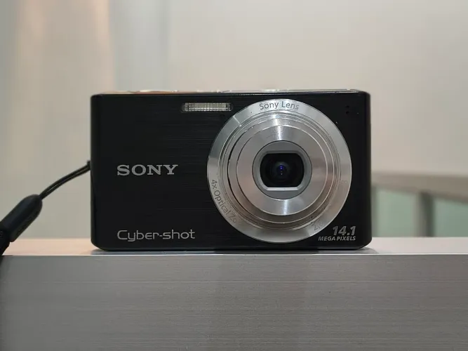 Vendo câmera Sony cybershot DSC-W610 
