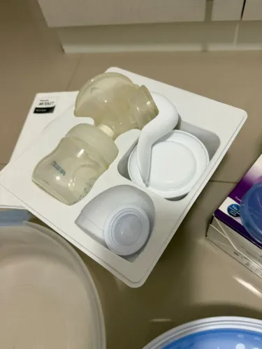 Vendo Extrator de Leite Manual + 9 potes para armazenamento +Esterilizador Micro-ondas