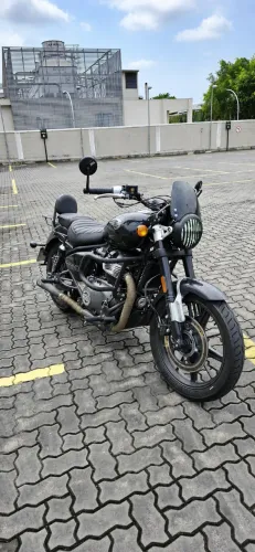 SUPER METEOR 650 PRETA - CUSTOMIZADA