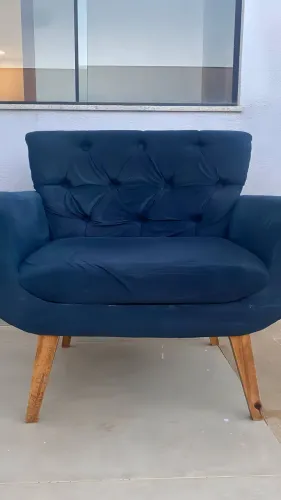 ? POLTRONA AZUL?MARINHO EM ÓTIMO ESTADO PERFEITA PARA SUA SALA OU QUARTO ? APROVEITE