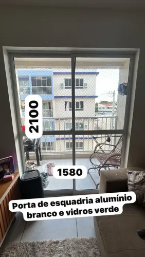 Porta de esquadrias alumínio