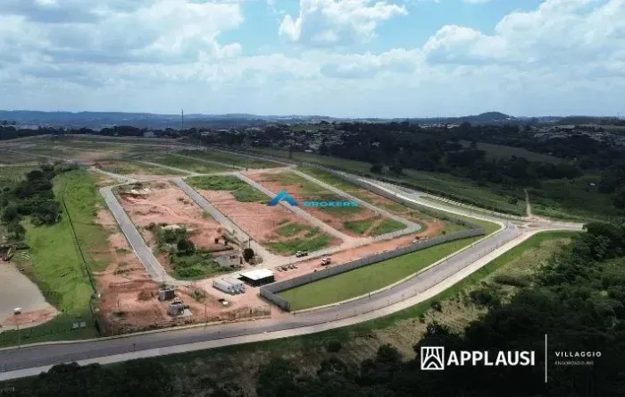 Terreno com ótima topografia, Total de 250 m², Cond Villaggio Engordadouro
