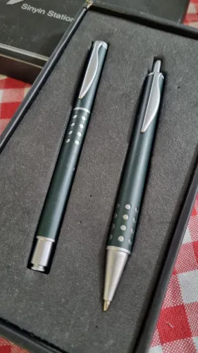 Kit 2 Canetas Colecionáveis em Metal