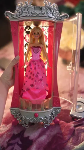 Barbie Coleção Moda e Magia - Guarda Roupa Gliterizer 2010