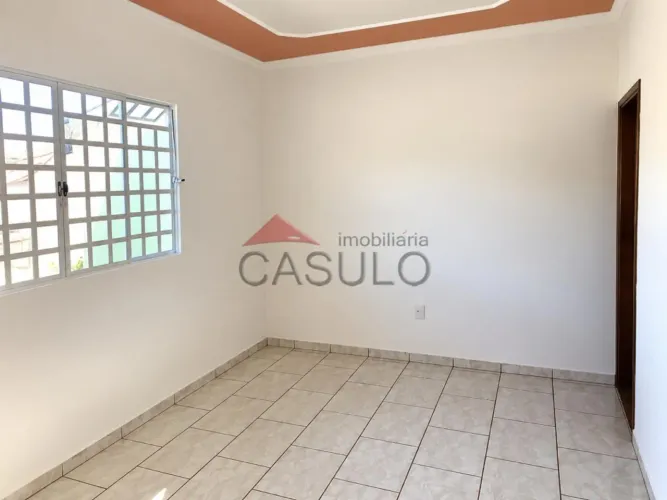 Casa residencial para alugar no bairro Vila Galvão com 3 dormitórios e 176 m².