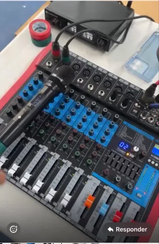 Mesa de Som Profissional 8 Canais com Efeitos e USB