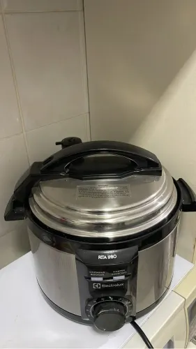 Panela de Pressão Elétrica Electrolux Rita Lobo PCE20 3L - 110V.