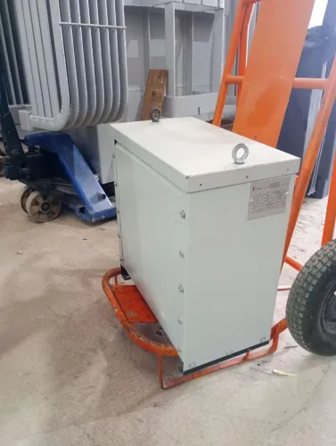 Auto transformador trifásico 