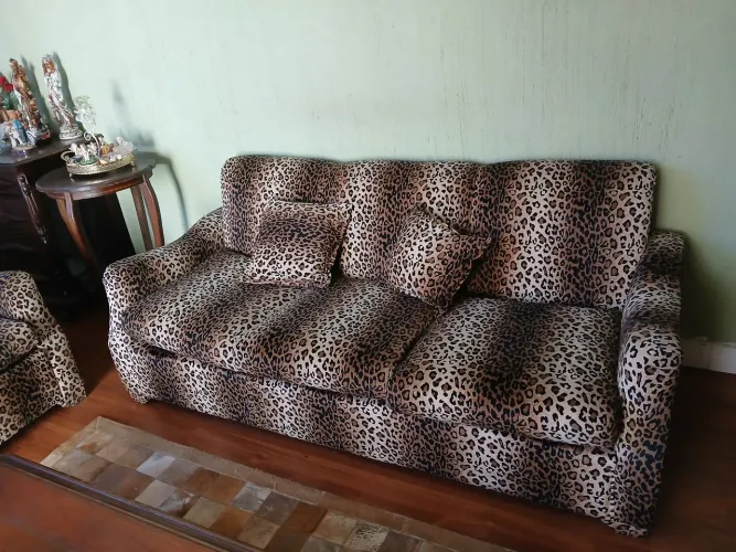 Vendo conjunto de sofa de 3 e 2 lugares