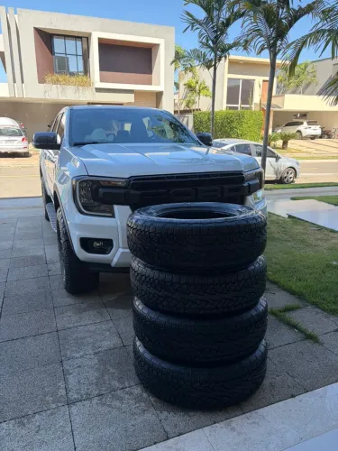 Pneus novos Pirelli scorpion 255/65/18