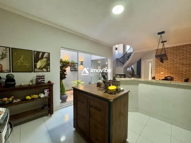 CASA 3 DORMITÓRIOS, 1 SUITE, 2 VAGAS GARAGEM, CHURRASQUEIRA EM AMERICANA/SP