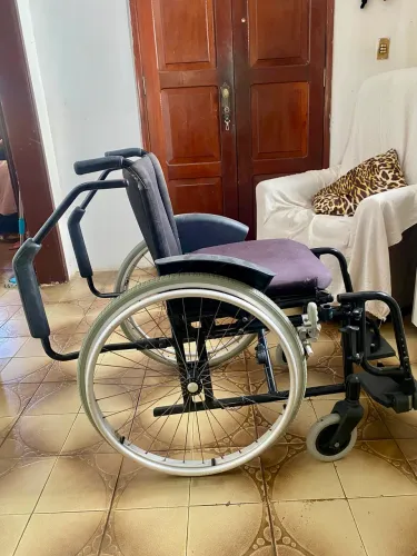 Vendo cadeira de rodas!