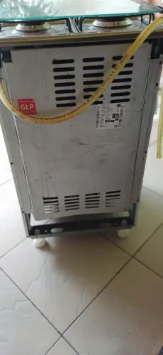 Fogão 4 bocas em bom estado.