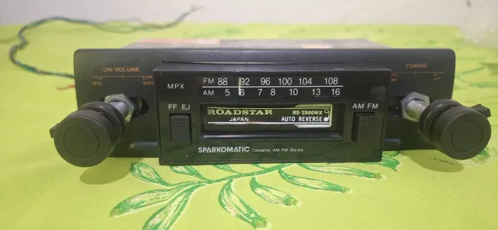 Radio antigo em bom estado.
