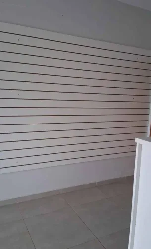 Painel canaletado + ganchos