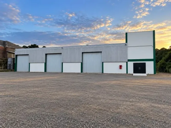 GALPÃO BARRACÃO INDUSTRIAL 1000 METROS CONSTRUIDOS AO LADO BR 470