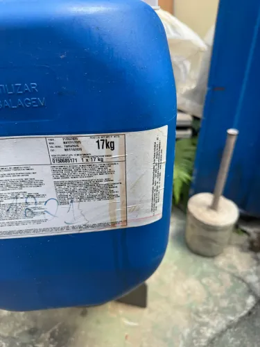 Vendo 5 galões altamente resistentes - capacidade 17kg cada