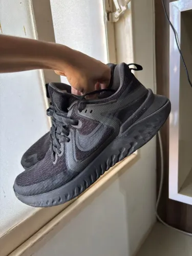 Tênis Nike esportivo