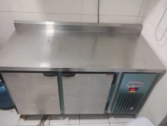 BANCADA REFEIGERADORA1,35M KOFISA