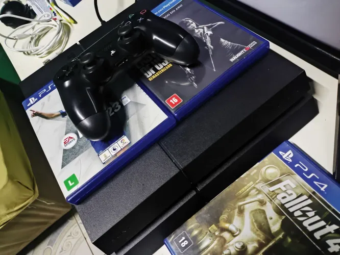 Ps4 FAT + 3 jogos + controle original
