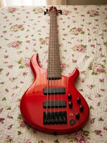 Baixo Cort C5 Deluxe