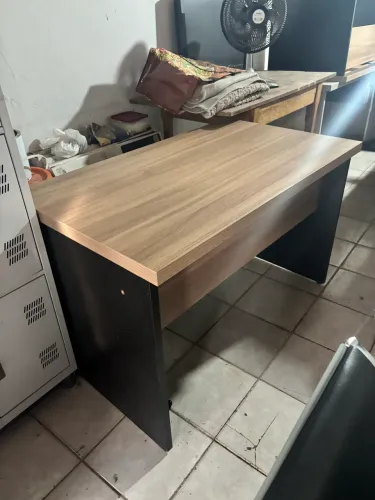 Mesa escritório sem gavetas
