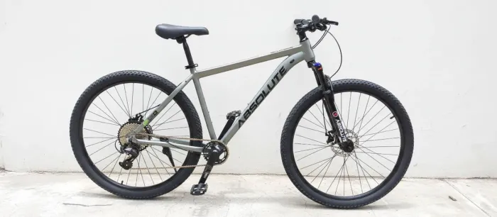 Vendo Bicicleta 21 marchas,quadro 19, aro 29 novíssima 