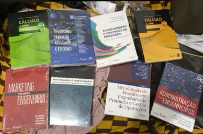 Livros de engenharia lacrados