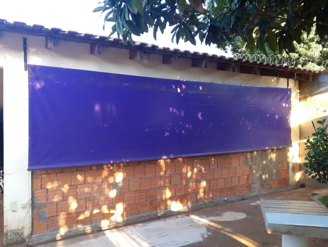 TOLDO RETRÁTIL 5.40 metro por 1.40 metro ( roxo)