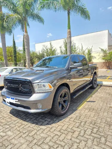 Ram Classic Laramie Night Edition 5.7 V8 16V Gasolina 4X4 Aut. 2022