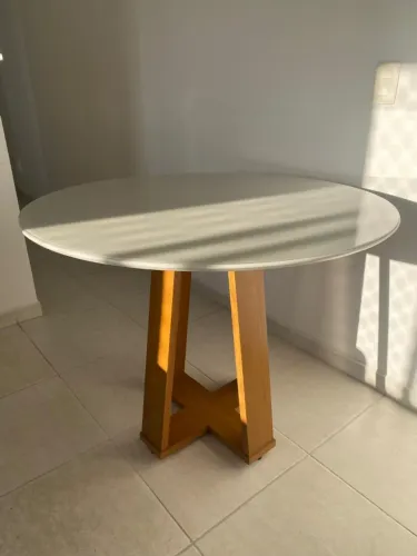Linda mesa de jantar redonda, novíssima!!