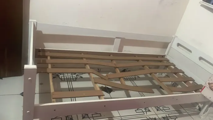 Cama com avaria