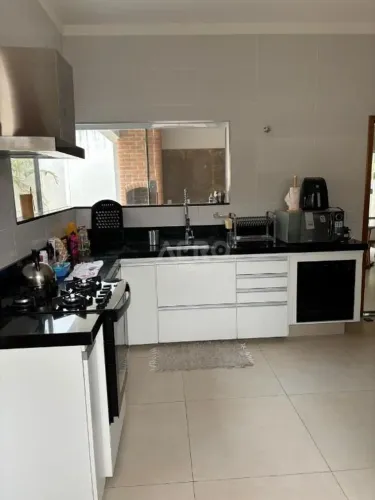 Casa para venda com 230 m² e 3 quartos em Vale Florido II, Piratininga - SP