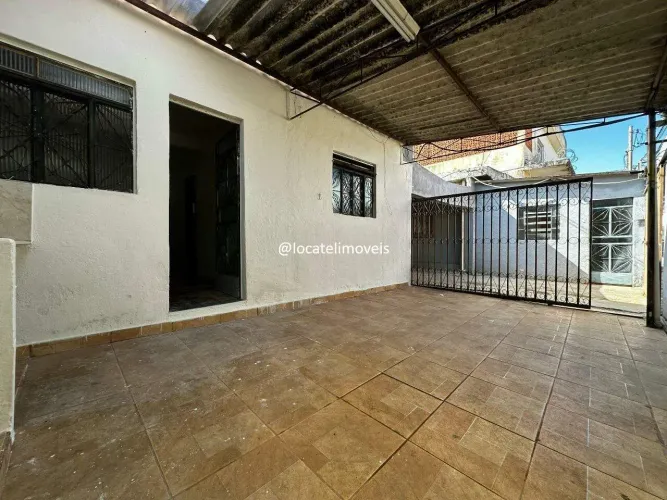 Casa com 01 (um) quarto, no bairro Milionários