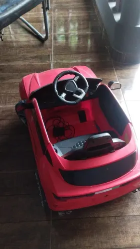  Carrinho Elétrico Infantil Vermelho - Mini Esportivo em Ótimo Estado!