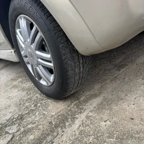 Vendo roda aro 15 GM com pneus.