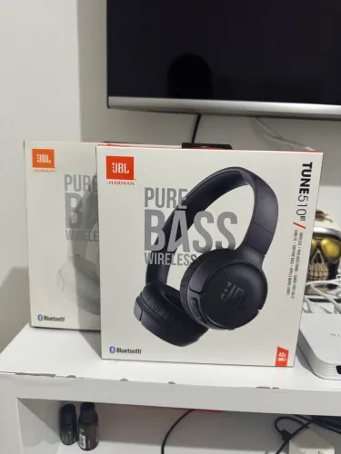 Fone de Ouvido JBL Tune 510BT Preto e  Branco Bluetooth Pure Bass Wireless 