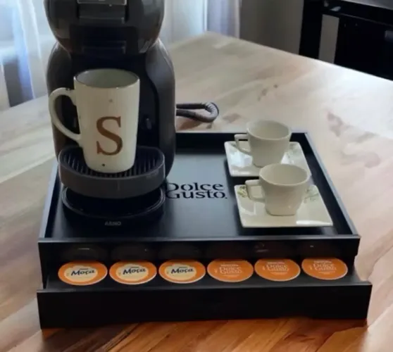 Cafeteira Dolce Gusto + Suporte porta Capsulas