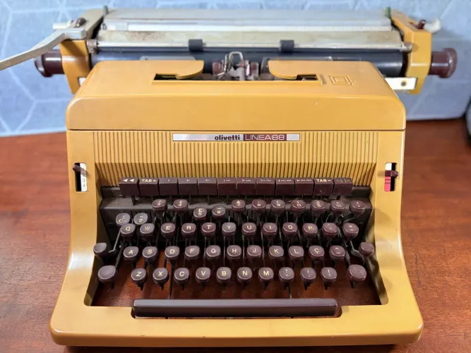 Máquina de escrever Olivetti Linia 88