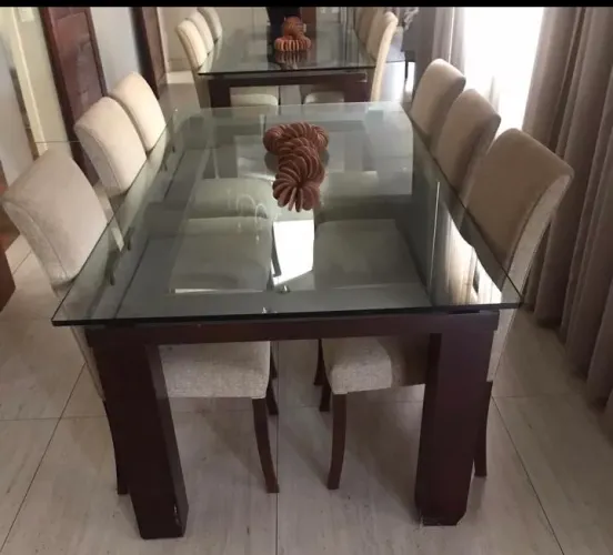 Mesa de jantar só a mesa sem cadeiras.