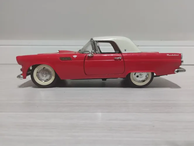 MINIATURA FORD THUNDERBIRD  ESC 1/18