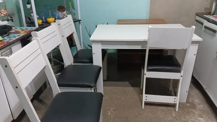 Mesa nova 4 cadeiras