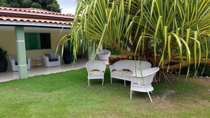 Aluguel de temporada de casa de 4 suítes com piscina em condomínio de Barra de Jacuípe