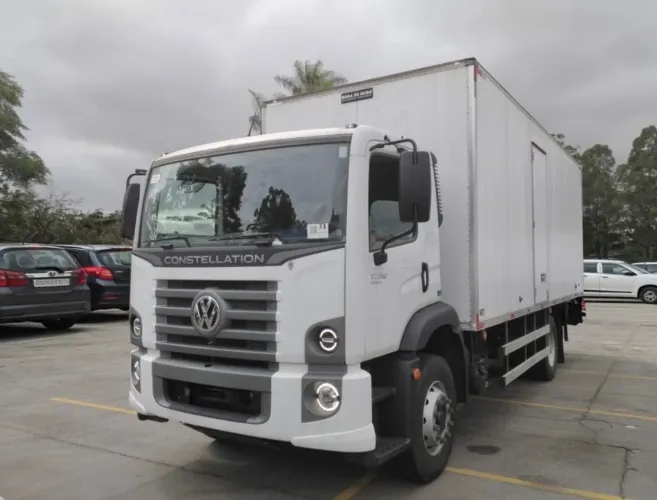 VW 17.210 ano 2025, 0 Km, com Baú de 7 metros, em SP