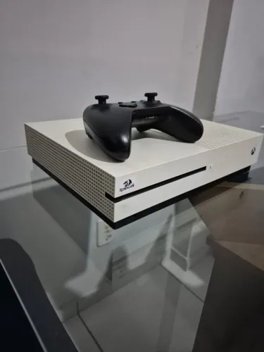 Xbox One S 500gb 1 controles e jogos