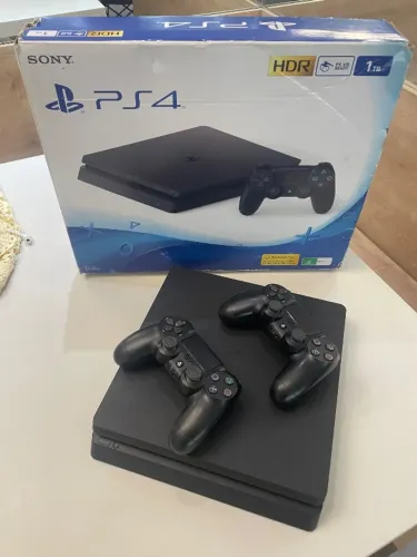 PlayStation 4 PS4 Slim 1TB
