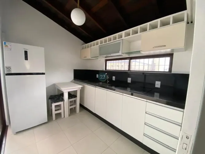 Cobertura mobiliada para locação , Com 01 quarto, 2 salas, 01 banheiro e 49,00 m2 de área!