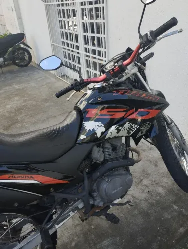 Tomo MT conservada ,emplacada pronta pra transferir,mt boa,nada a reclamar
