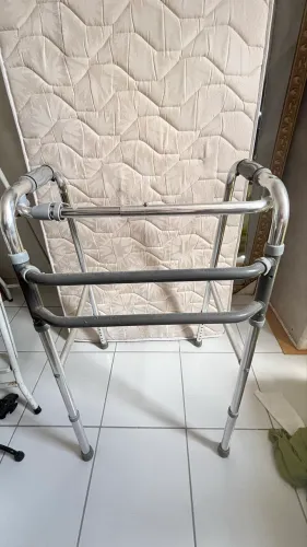 Andador articulado