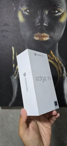 Smartphone Motorola Edge 70 5G - 256GB 24GB, Processador Snapdragon, Tela Amoled de 120hz<br>